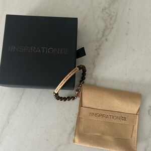 Inspiration Co. Philippians 4:13 verse in Spanish bracelet